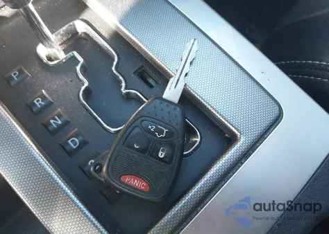 2010 Jeep Liberty Limited z USA, uszkodzony, nr VIN 1J4PN5GK5AW151882